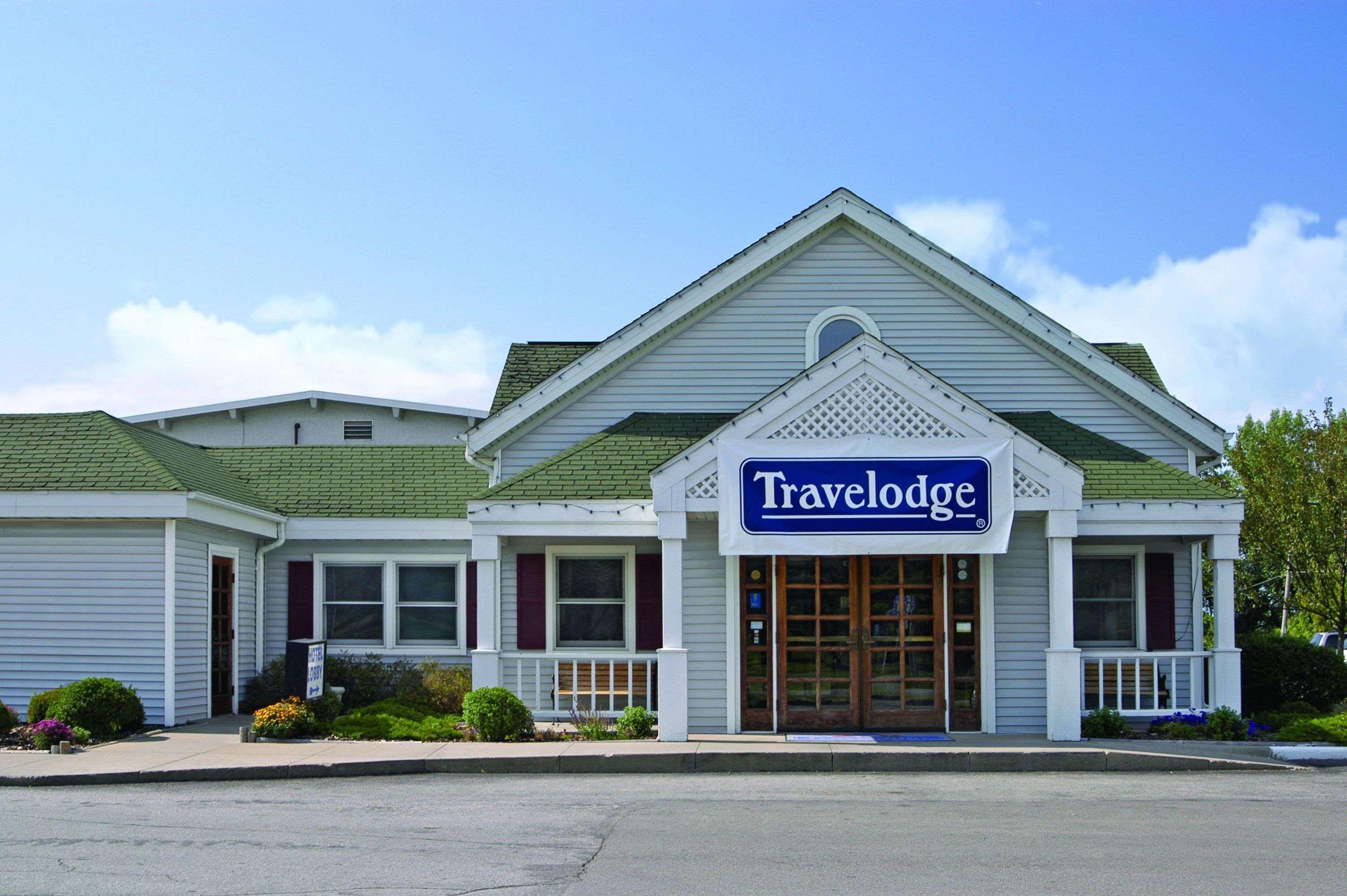Travelodge By Wyndham Iowa City Exterior photo