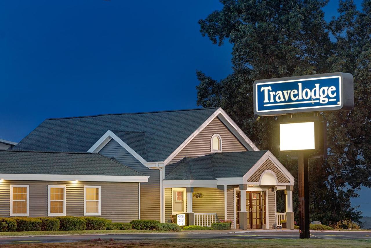 Travelodge By Wyndham Iowa City Exterior photo